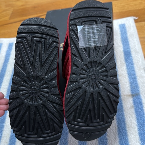 UGG Red Shoes Size 8 - Picture 6 of 6